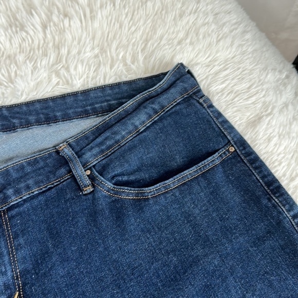 Levi’s Dark Blue Denim Cuffed Jean Shorts - Picture 3 of 10